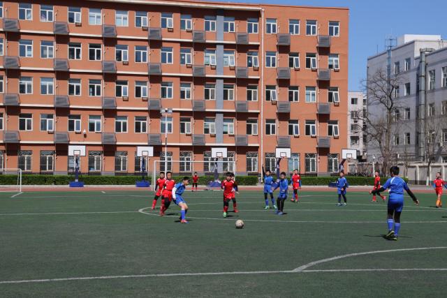 罗德里戈绯闻女友晒沙滩健美照 川字腹肌配小麦色